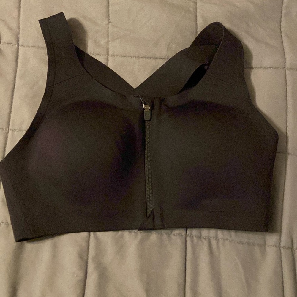 Lululemon Enlite Front-Zip Bra
High Support